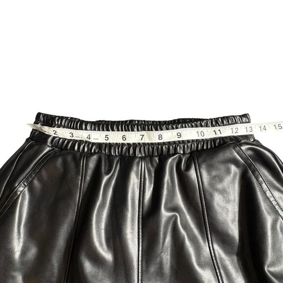 Abercrombie & Fitch Vegan Leather Pull On Wide Leg Pants Size Medium - Picture 8 of 9